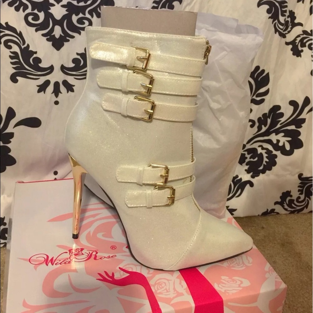 Shimmer Off White and Gold Pointed Toe Boots!