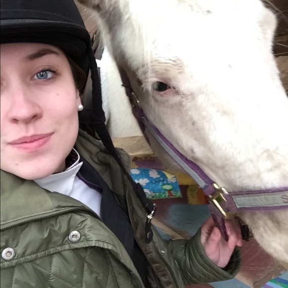 Meet your Posher, Alexandra - Picture 2 of 4