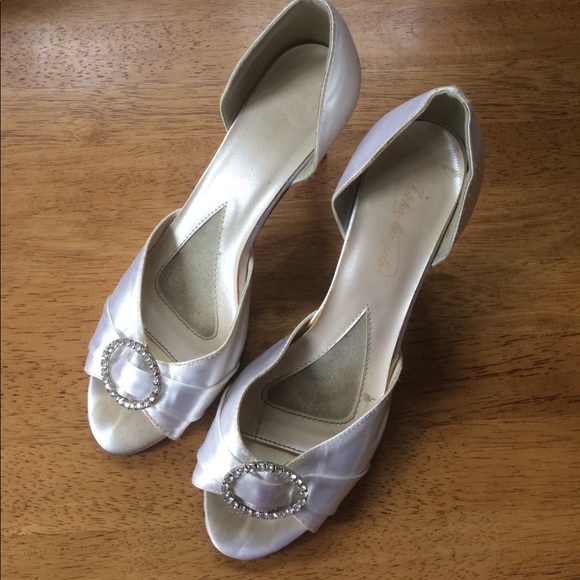 Ivory satin peep toe shoe with rhinestones. - Picture 1 of 4