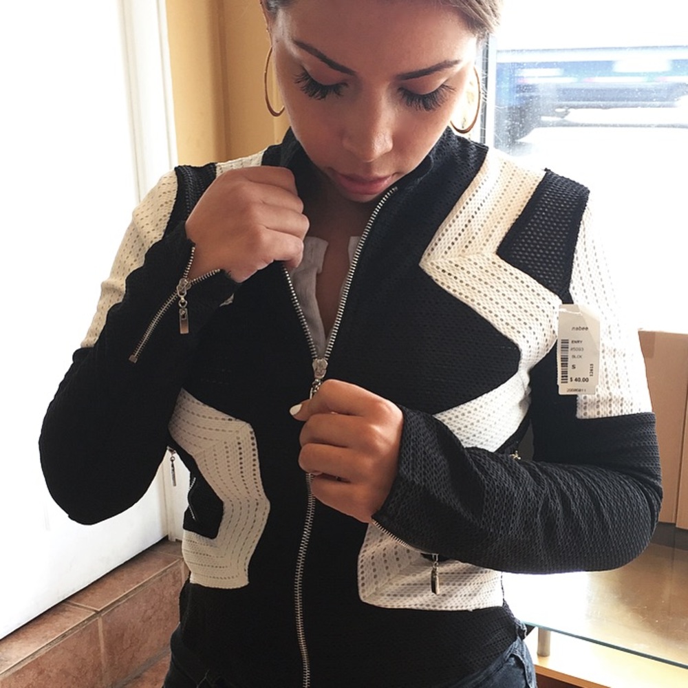 😎 Black & White Statement Jacket