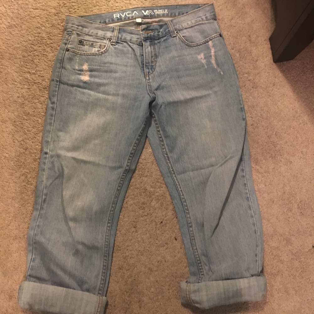 Distressed boyfriend fit capris