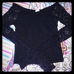 Long lace sleeve crop top