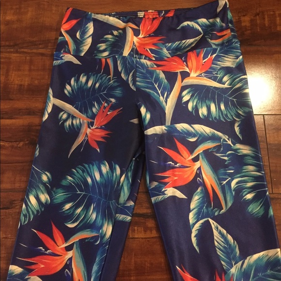 Gold Sheep 🐑 Yoga Pants in Birds of Paradise - Picture 2 of 4