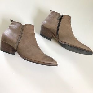 Aquatalia Fay Sport Calf in Mushroom Size 9