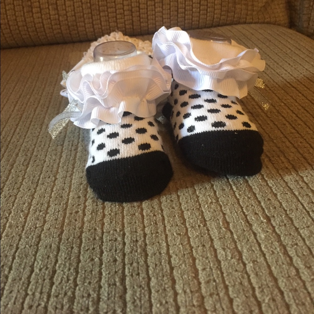 Infant hat and sock set - Picture 2 of 3