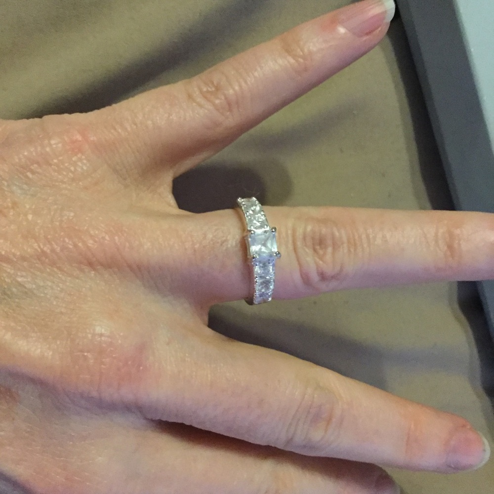 Sparkling CZ ring, sz 6 SALE!