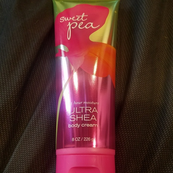 Bath & Body Works Sweet Pea Lotion - Picture 1 of 3