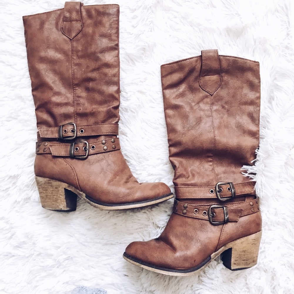 Gently Used Brown Boots 👢