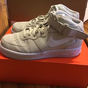 Nike Mid Airforce 1 Suede