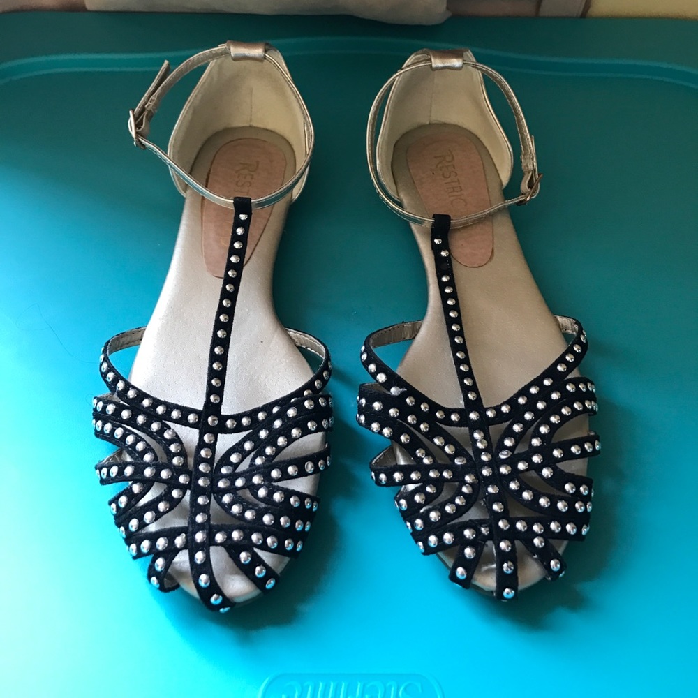 T strap sandals