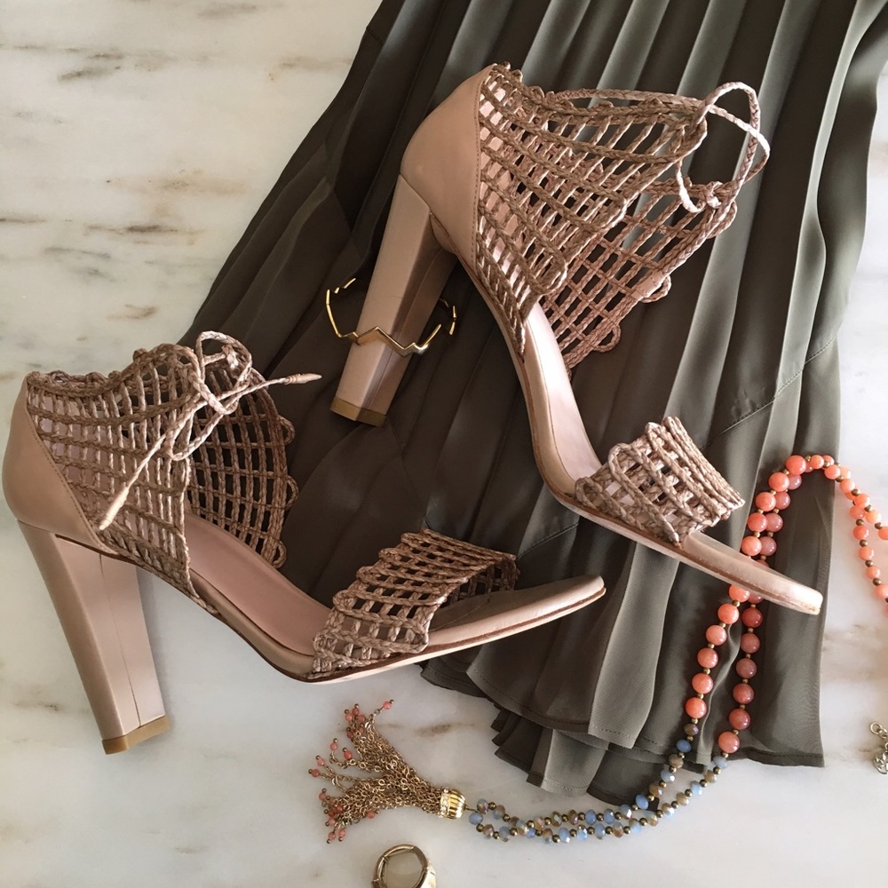 👠 Host Pick 👠Stuart Weitzman Block-Heel