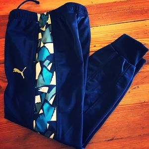Boys Puma jogging pants like new size 6-7