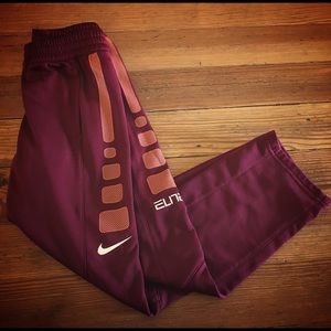 NIKE Boys jogging pants like new, size 6-7