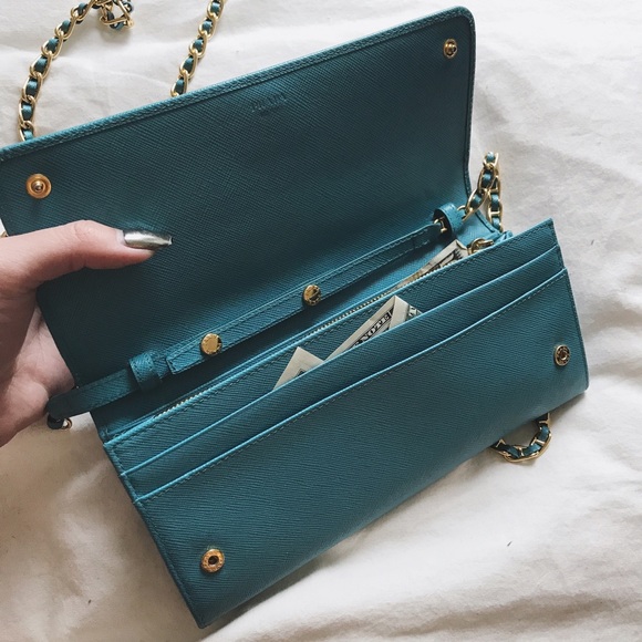 Prada Saffiano wallet-on-chain - Picture 2 of 4