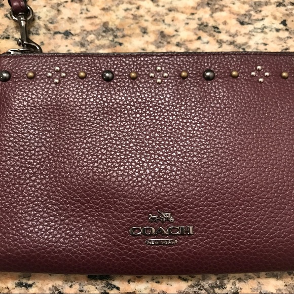 NWT Coach wristlet - Picture 3 of 6