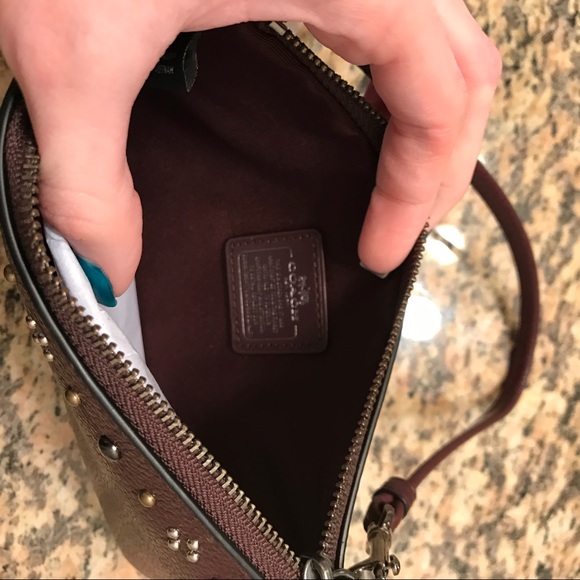 NWT Coach wristlet - Picture 4 of 6