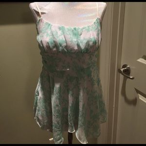 ❌SOLD❌ Teal and white top.