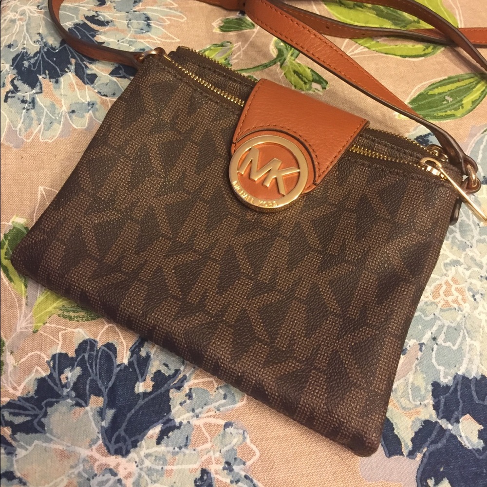 SALE 💕 Michael Kors Crossbody!