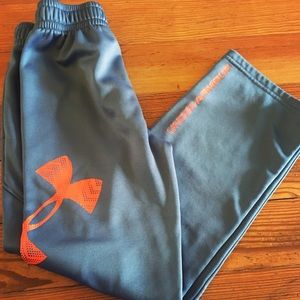 UNDER ARMOUR boys jogging pants size 6-7 like new