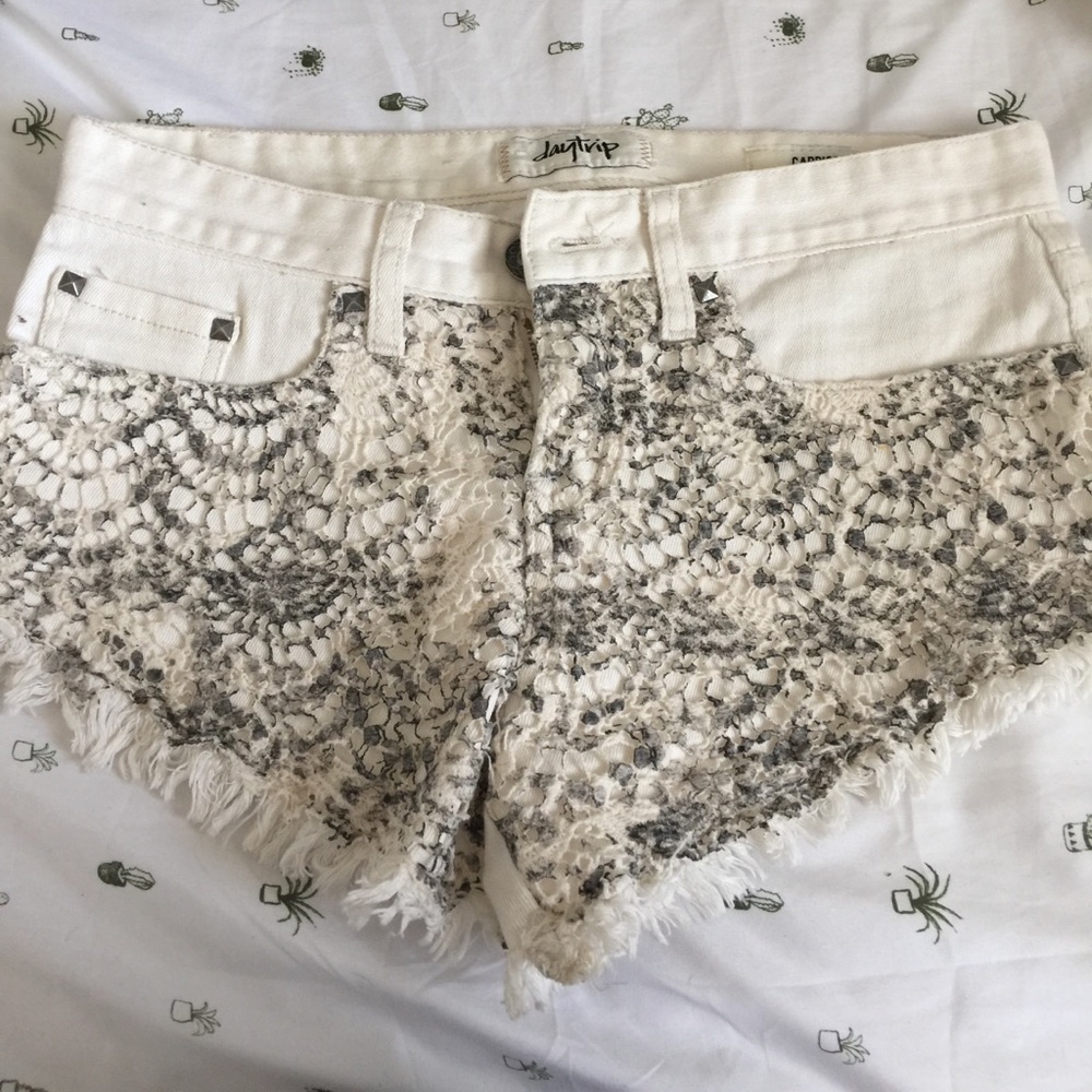Daytrip white denim shorts