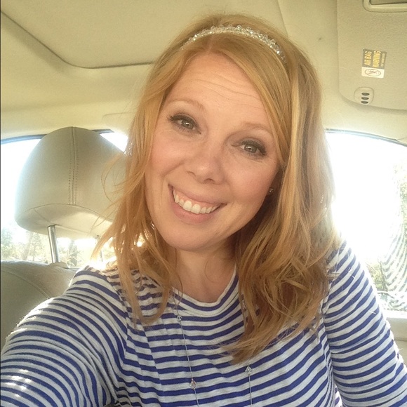 Meet your Posher, Lauren - Picture 2 of 2