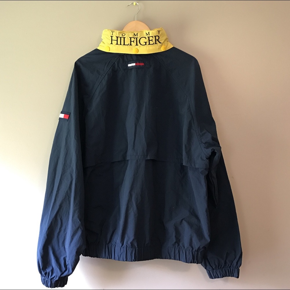 🔥🔥VINTAGE TOMMY HILFIGER LIGHT JACKET