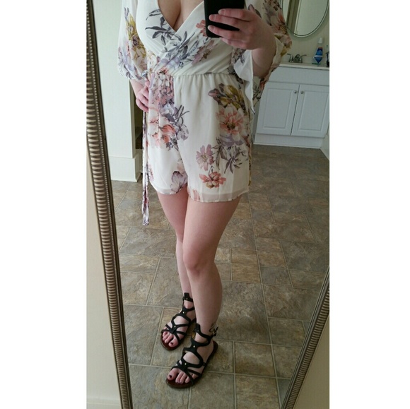 Black and Gold Gladiators - Picture 4 of 4