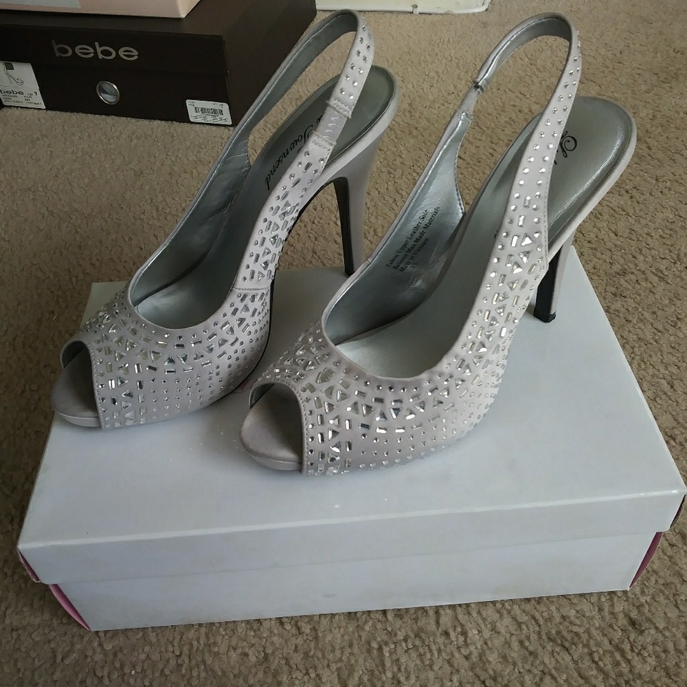 Beautiful Silver Lulu townsend heels