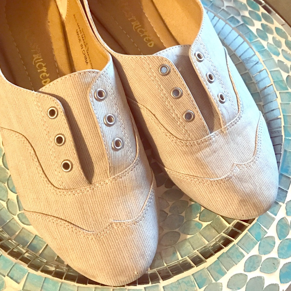 Restricted Heather Gray Casual Flats Size 7.5