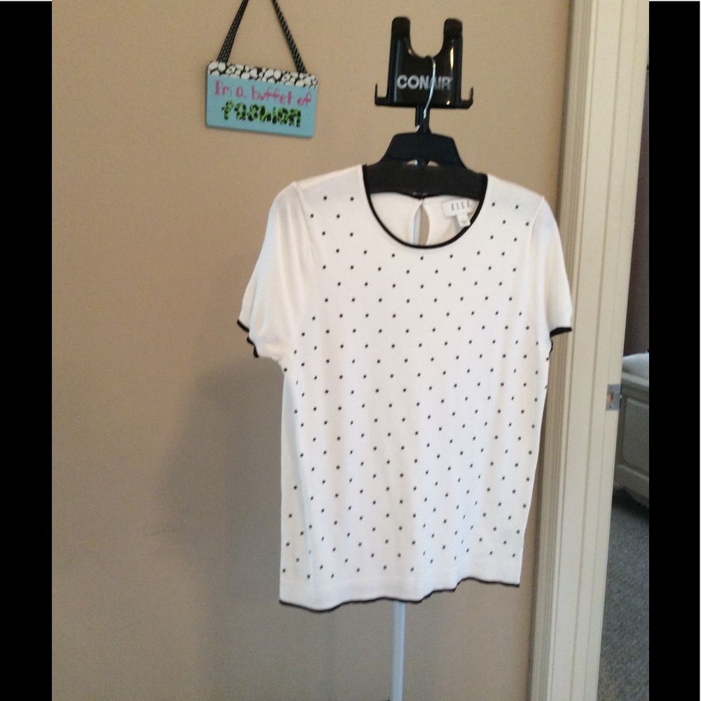 Short sleeve sweater with raised black dots