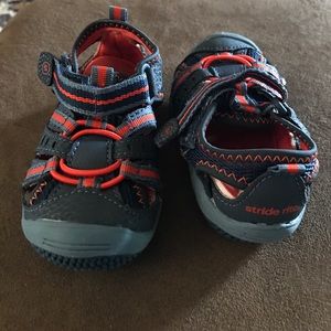Striderite boys water shoes. 4.5W