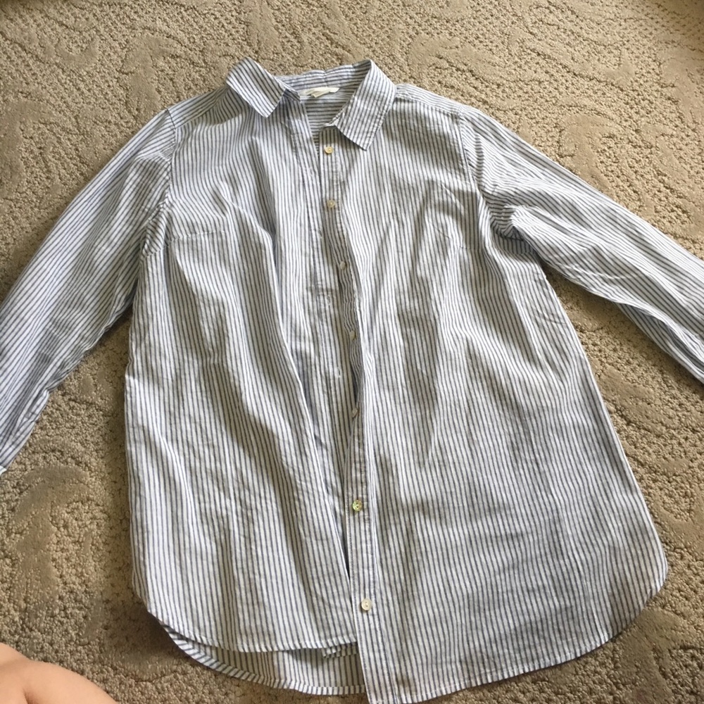 H&M maternity top. Worn once. Very lightweight