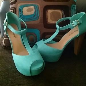Tantalizing Turquoise Heel