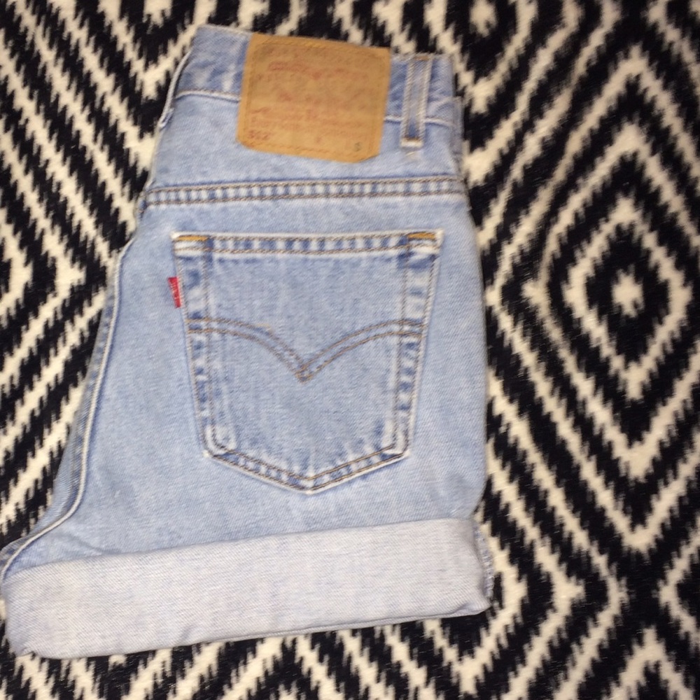 Vintage high rise jean shorts!!