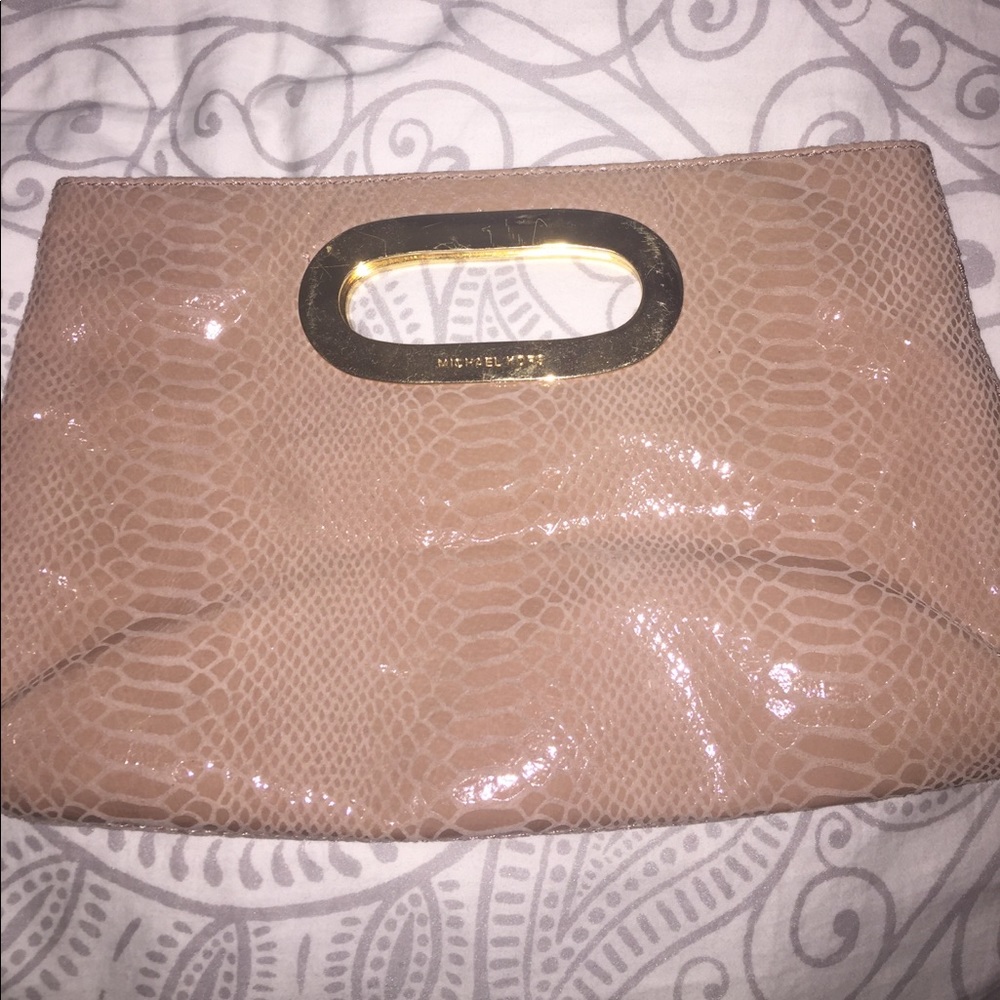 Ballerina pink foe snake skin clutch