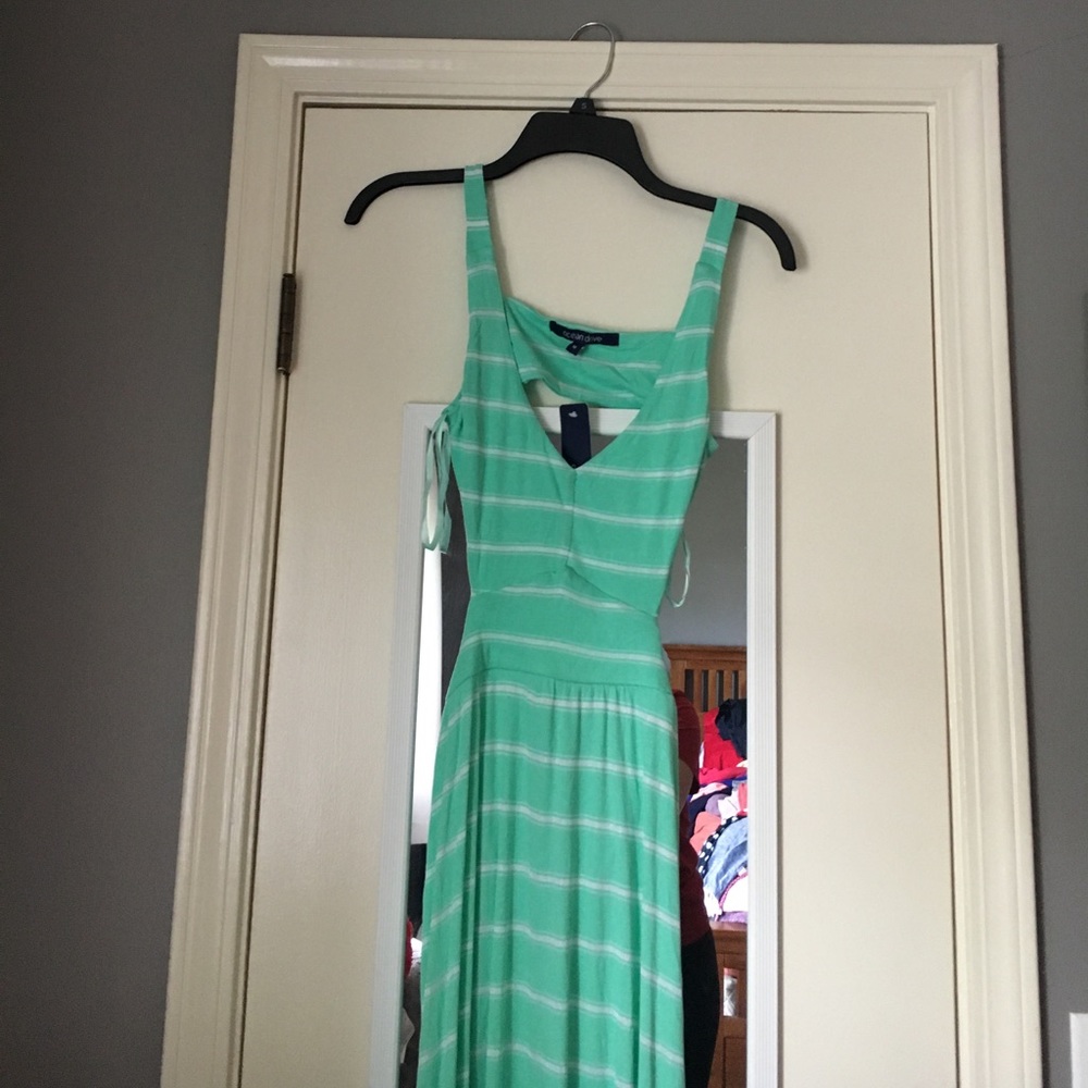 backless maxi dress
