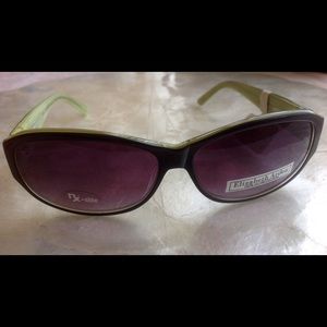 💐❤️HP☘❤️4/21Elizabeth Arden sunglasses