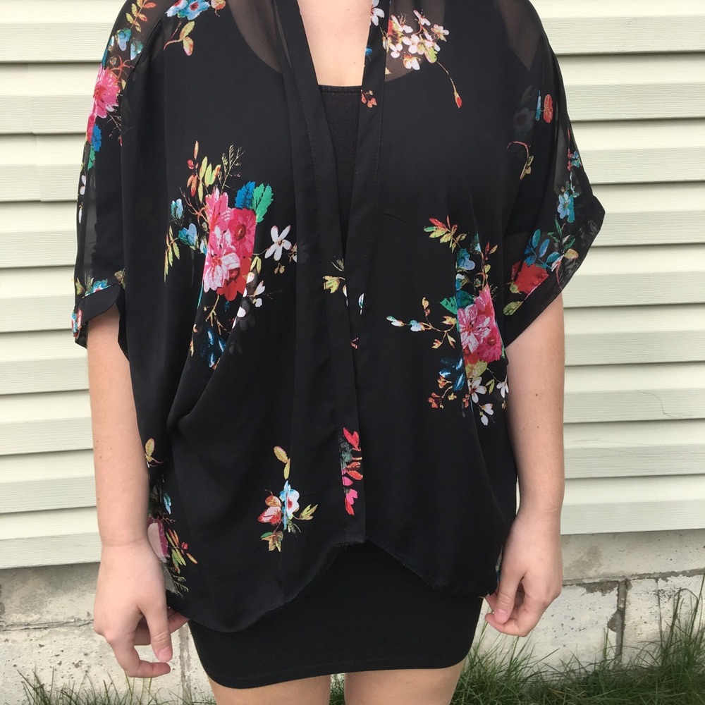 Black Floral Kimono