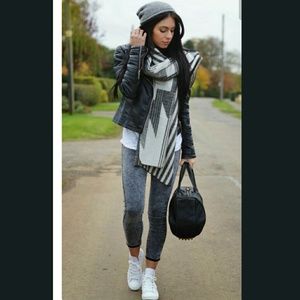 White leather Converse size 5 in women