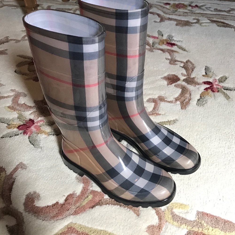 100% authentic Burberry boots