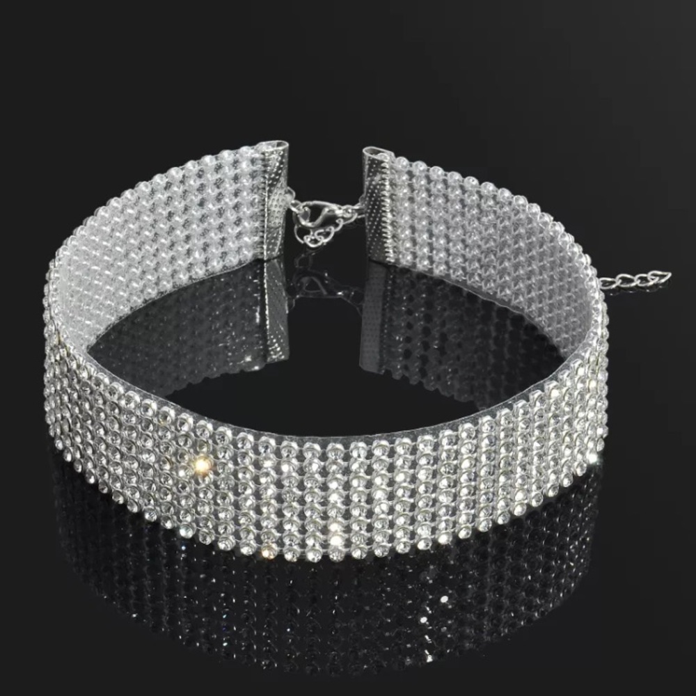 Chocker necklace sparkling crystal