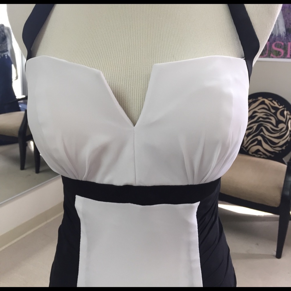 Dress - Picture 2 of 3