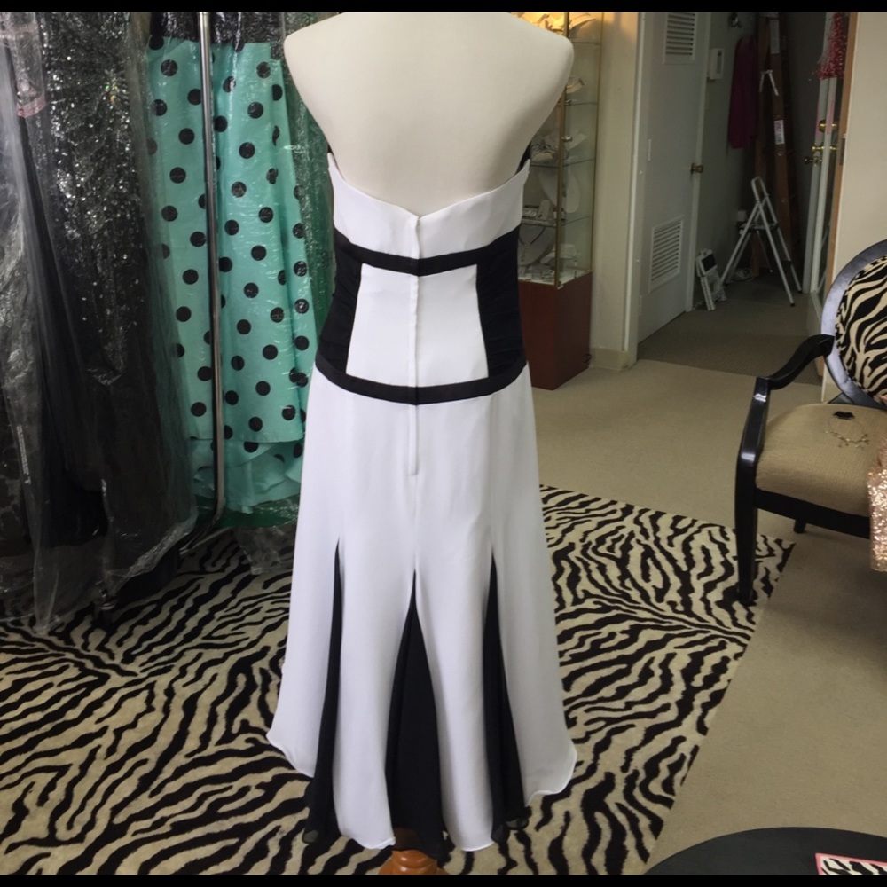 Dress - Picture 3 of 3
