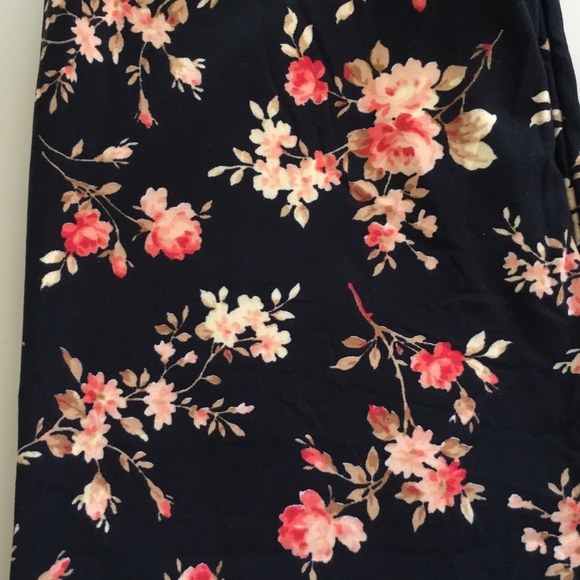 Reduced! Soft brushed Floral Print Leggings. OS - Picture 4 of 4