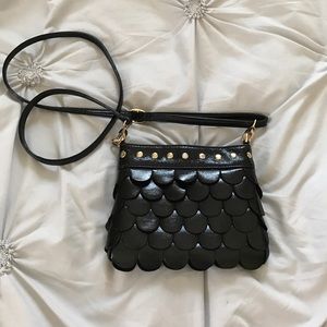 Steve Madden black scale crossbody