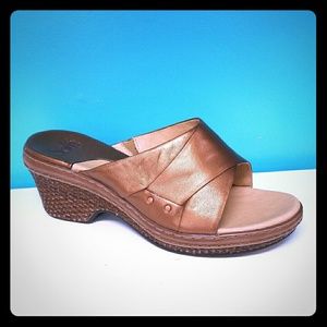 Sofft Paris II Brass Sandal Wedge