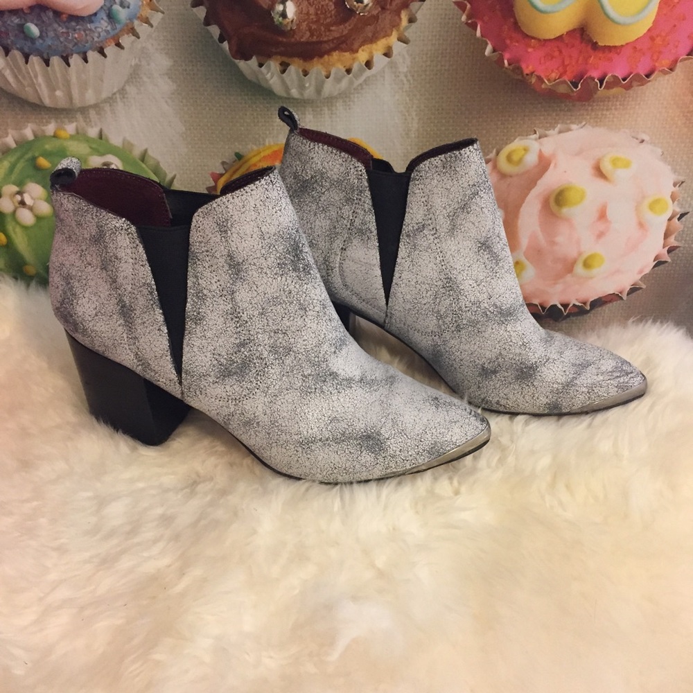 Chelsea booties - Picture 2 of 4