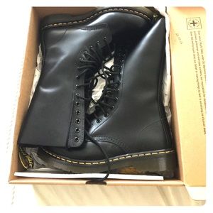 Dr. Martens 1914 Women's 8