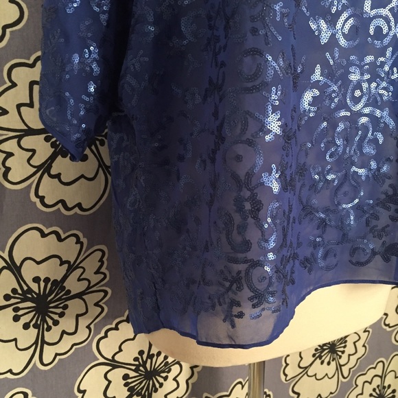 NWT Chelsea & Violet Blue Sequin Top Size M - Picture 3 of 8