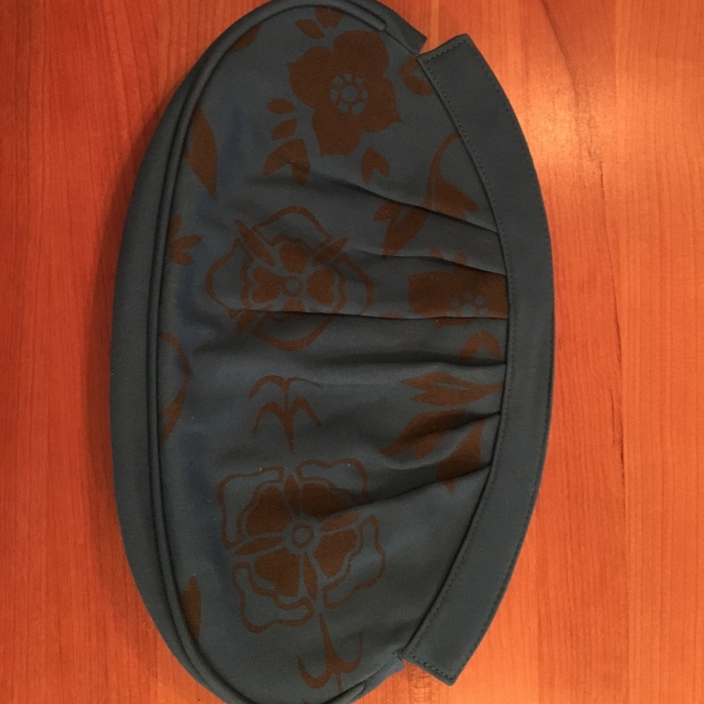 Floral clutch